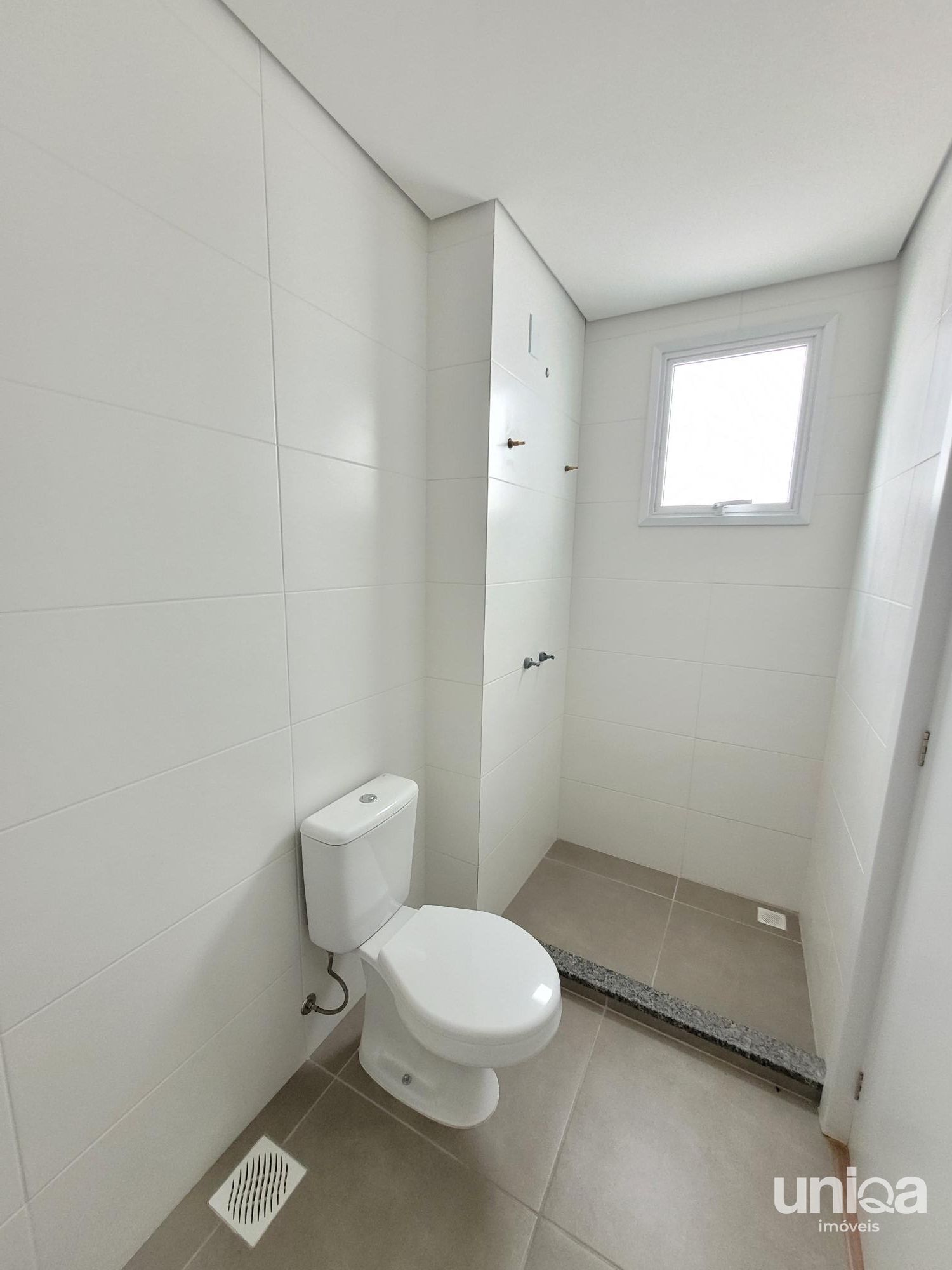 Apartamento 2 dormitórios, com churrasqueira , sacada e garagem
