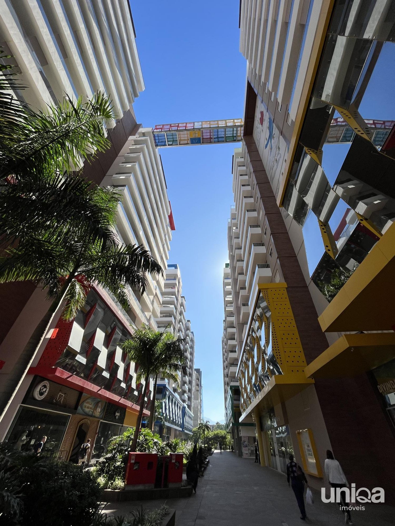 Apartamento central mobilado de 2 dormitórios em Santa Maria