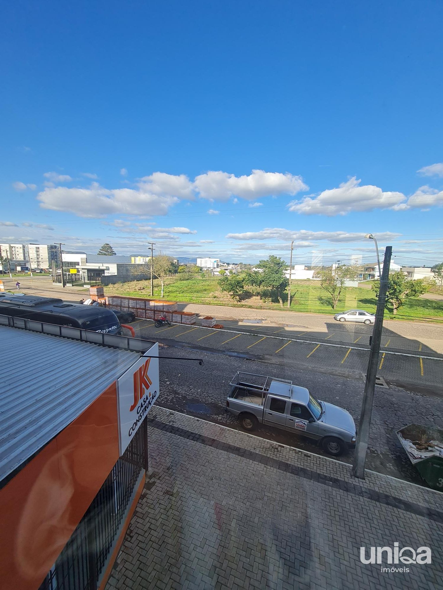 Sala comercial 34,90m2 frente leste para venda ou locação em