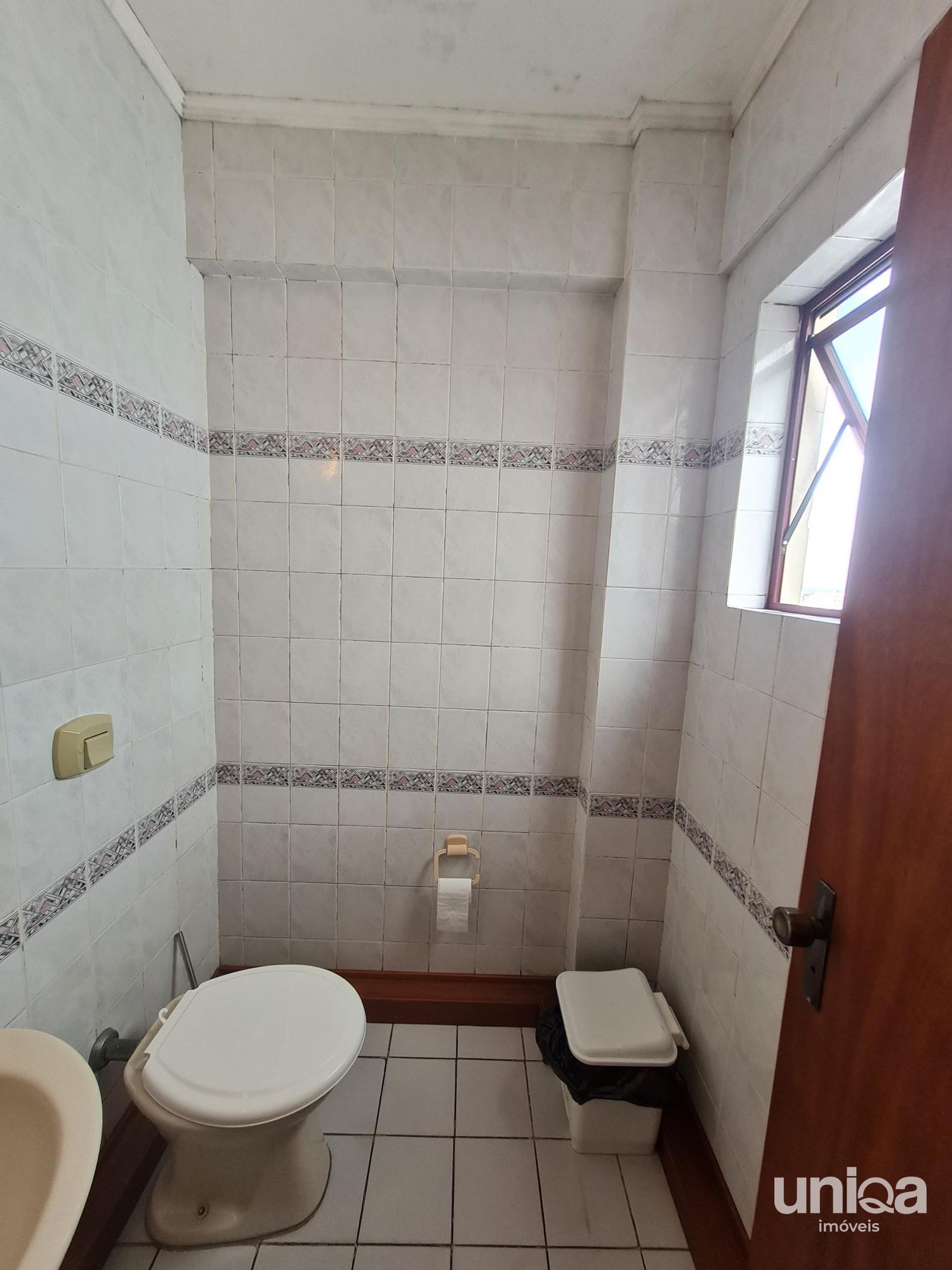 Sala comercial para venda no ed Continente em Santa Maria perto do Calçadão