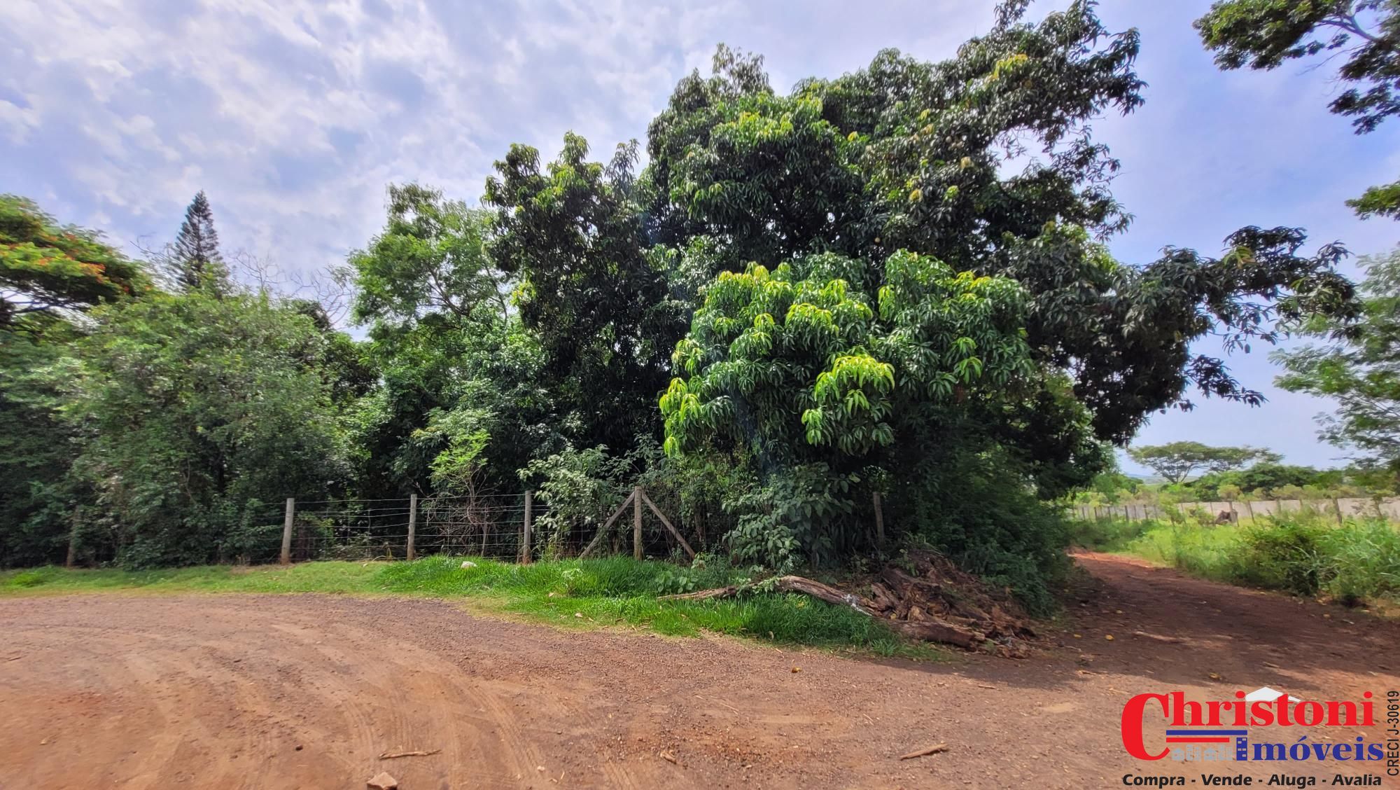 Chácara de no bairro Distrito Industrial Doutor Hélio Silva, em Ourinhos | Eu Corretor