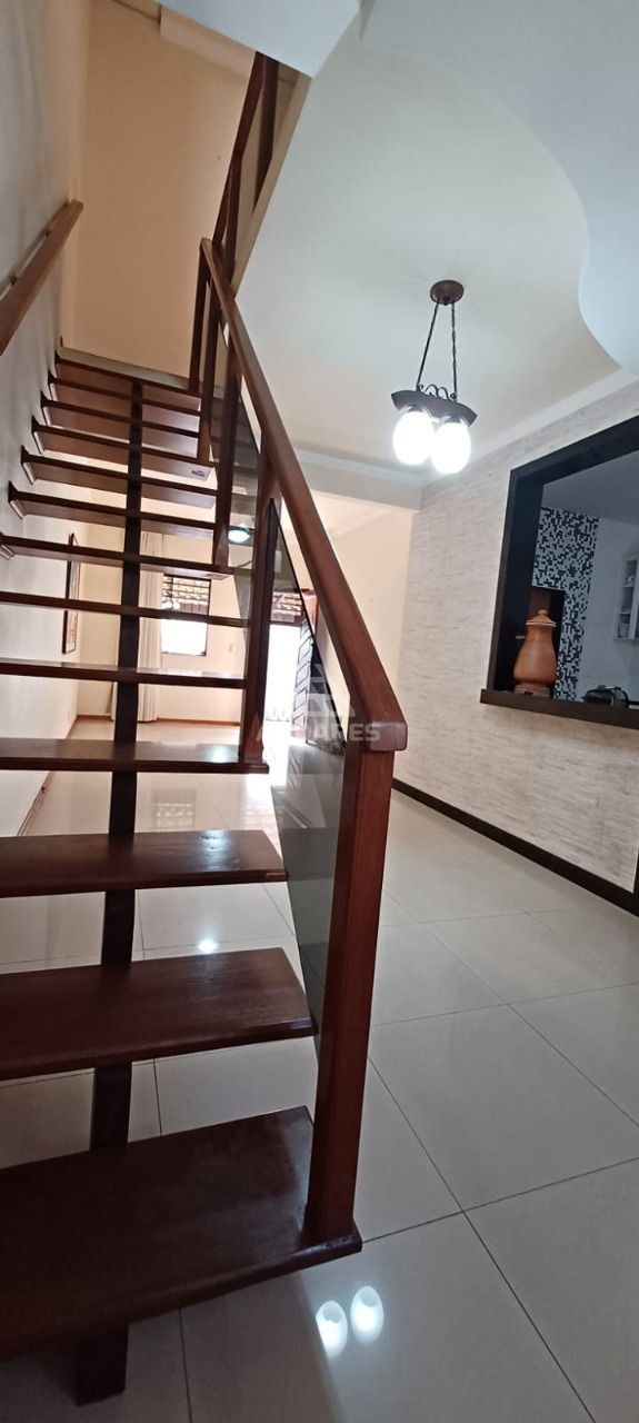 Casa à venda com 4 quartos, 160m² - Foto 3