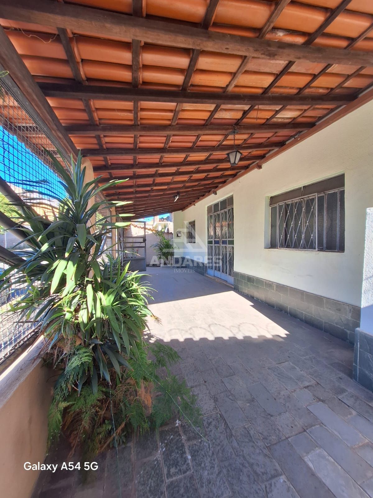 Casa à venda com 3 quartos, 360m² - Foto 1