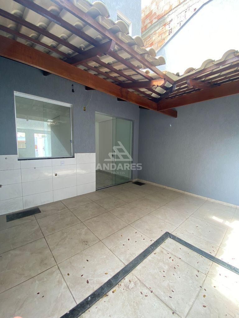 Casa à venda com 3 quartos, 120m² - Foto 1