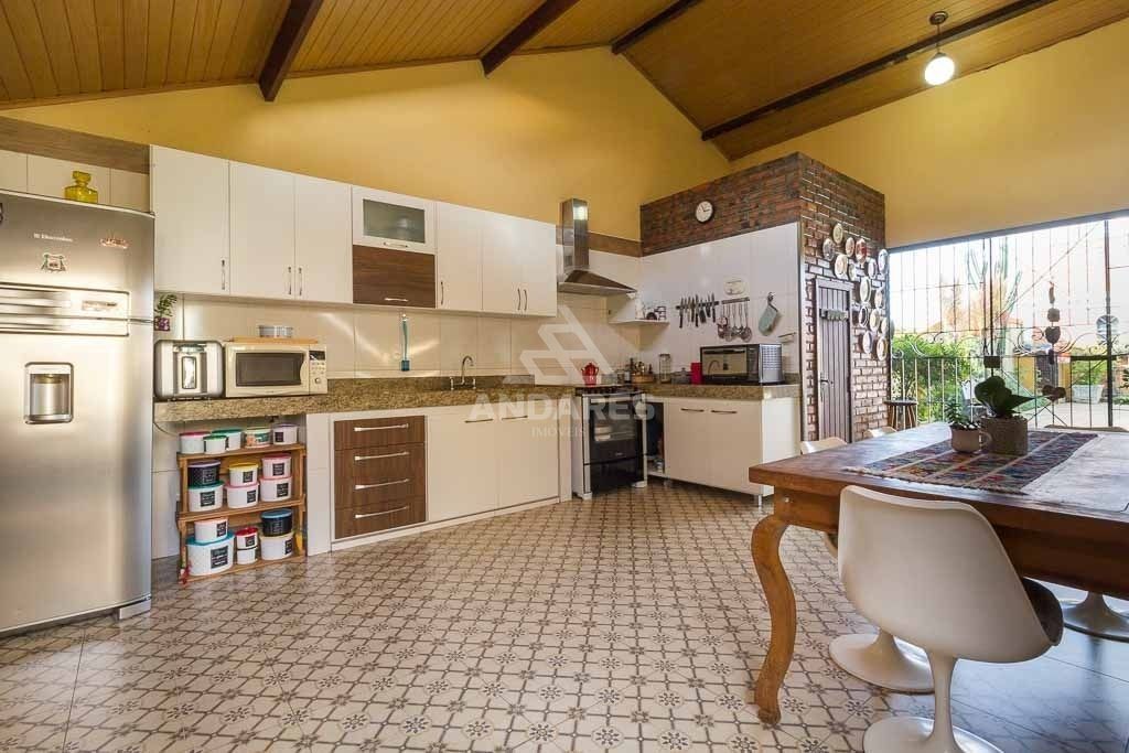 Casa à venda com 3 quartos, 362m² - Foto 1