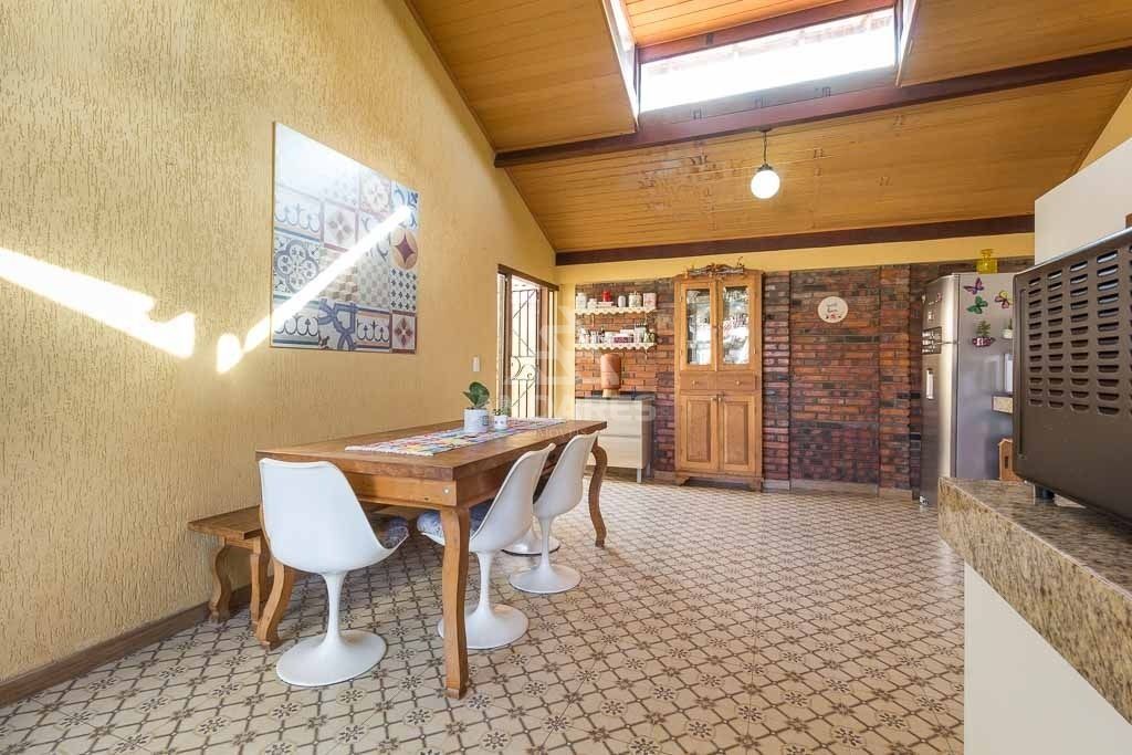 Casa à venda com 3 quartos, 362m² - Foto 4