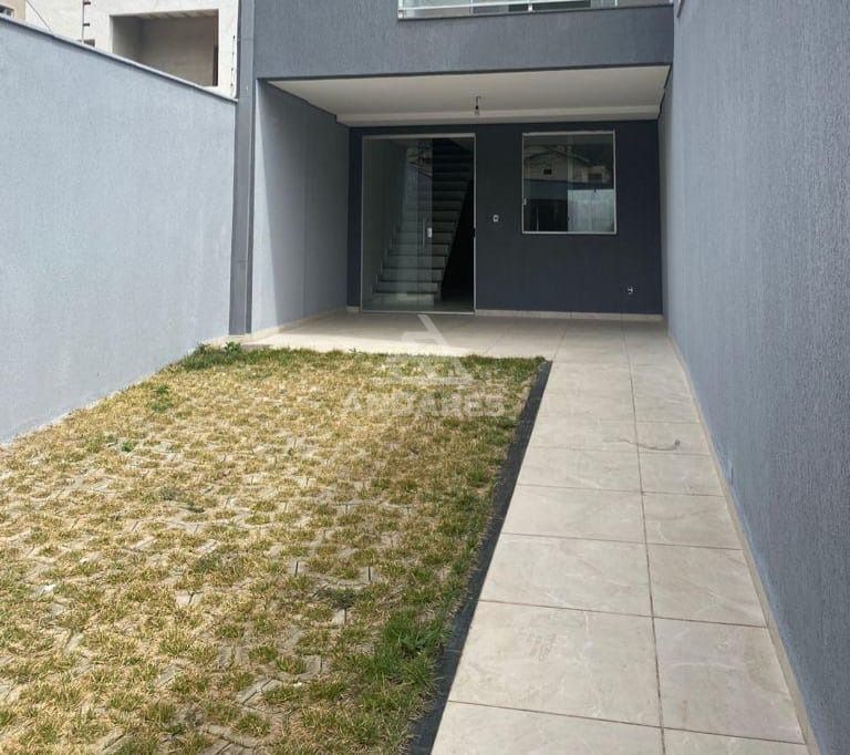 Casa à venda com 3 quartos, 120m² - Foto 2