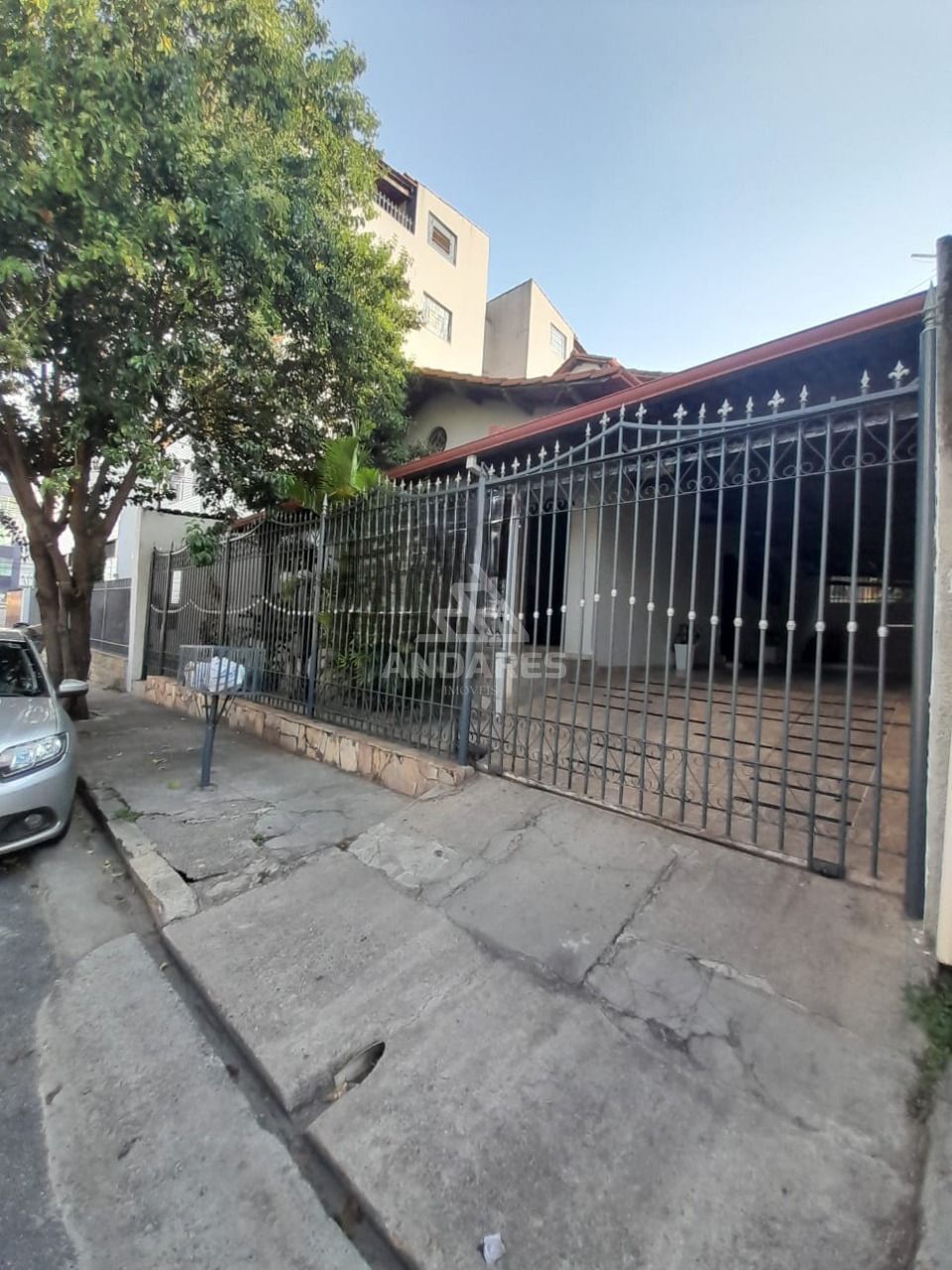 Casa à venda com 4 quartos, 420m² - Foto 1