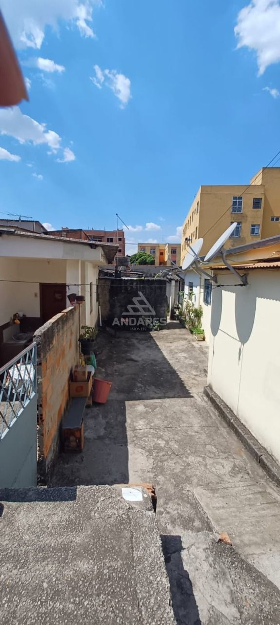 Casa à venda com 3 quartos, 360m² - Foto 2