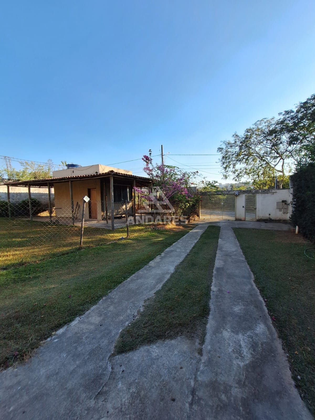 Casa à venda com 3 quartos, 1000m² - Foto 2