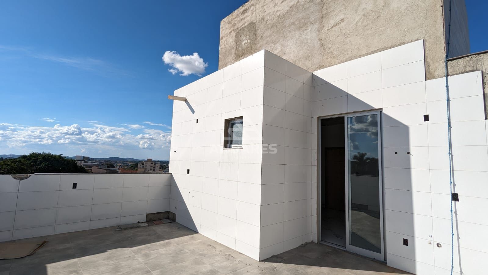 Apartamento à venda com 3 quartos, 135m² - Foto 1