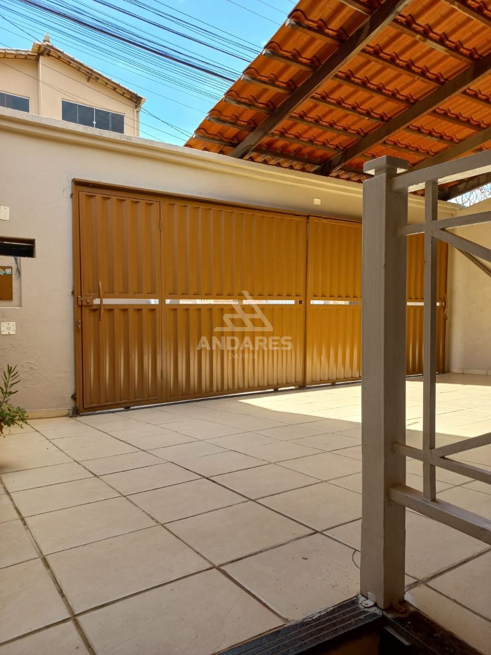 Casa à venda com 4 quartos, 196m² - Foto 1