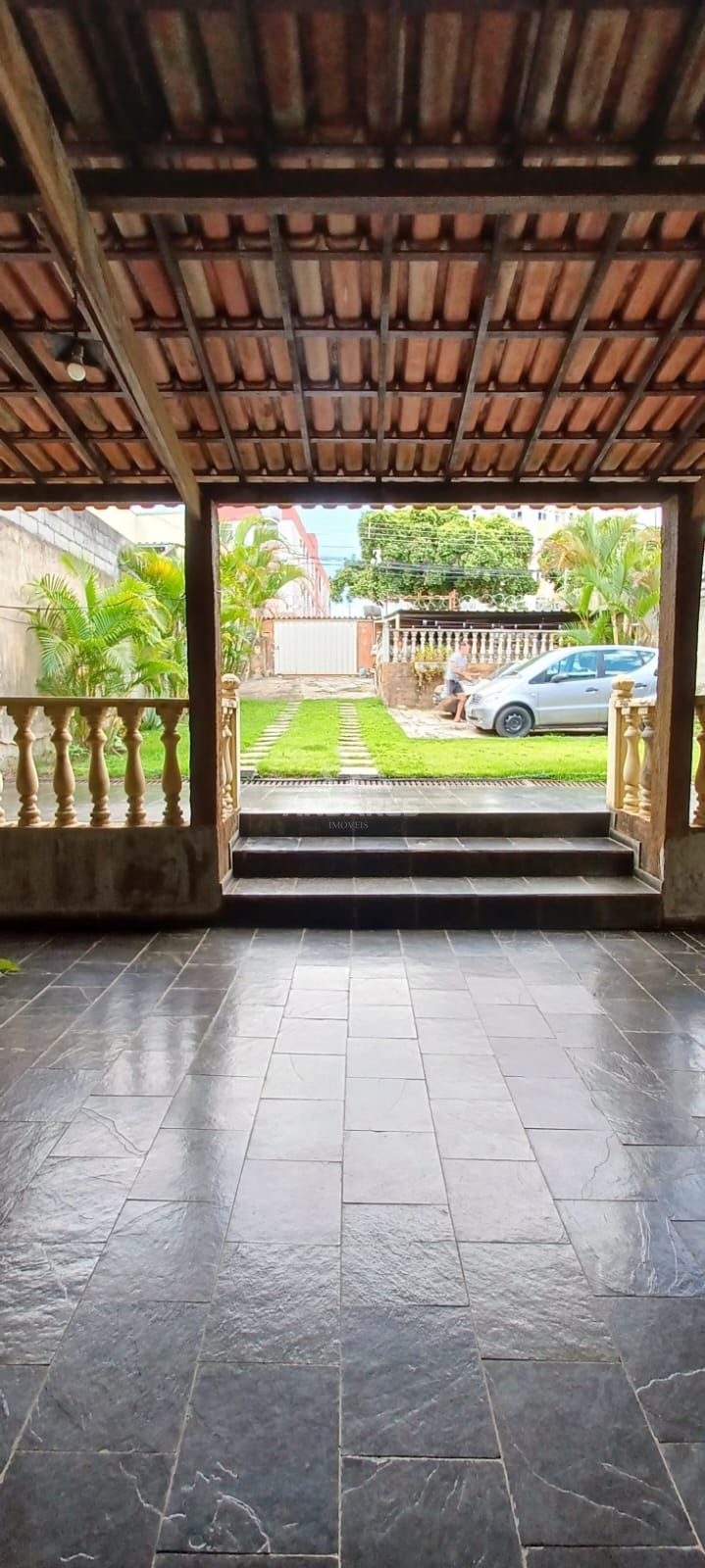 Casa à venda com 3 quartos, 360m² - Foto 1