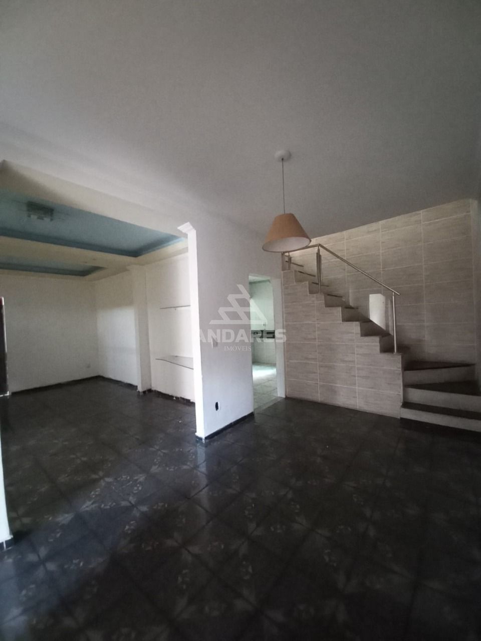 Casa à venda com 3 quartos, 156m² - Foto 1