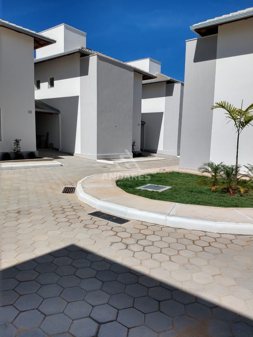 Casa à venda com 3 quartos, 155m² - Foto 1