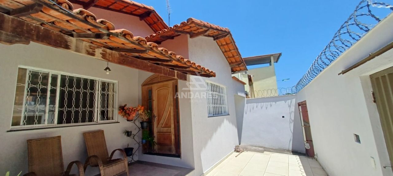 Casa à venda com 3 quartos, 360m² - Foto 1