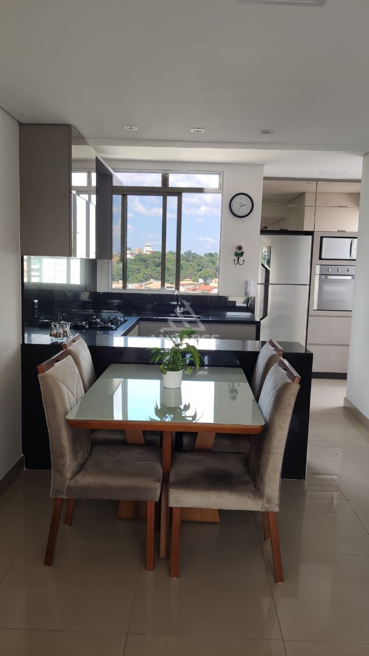 Apartamento à venda com 3 quartos, 115m² - Foto 2