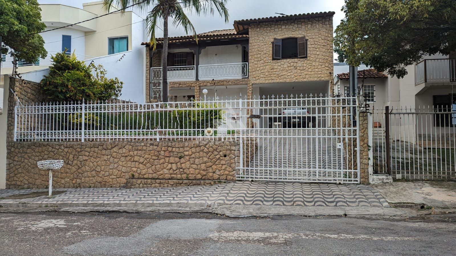 Casa à venda com 3 quartos, 360m² - Foto 2