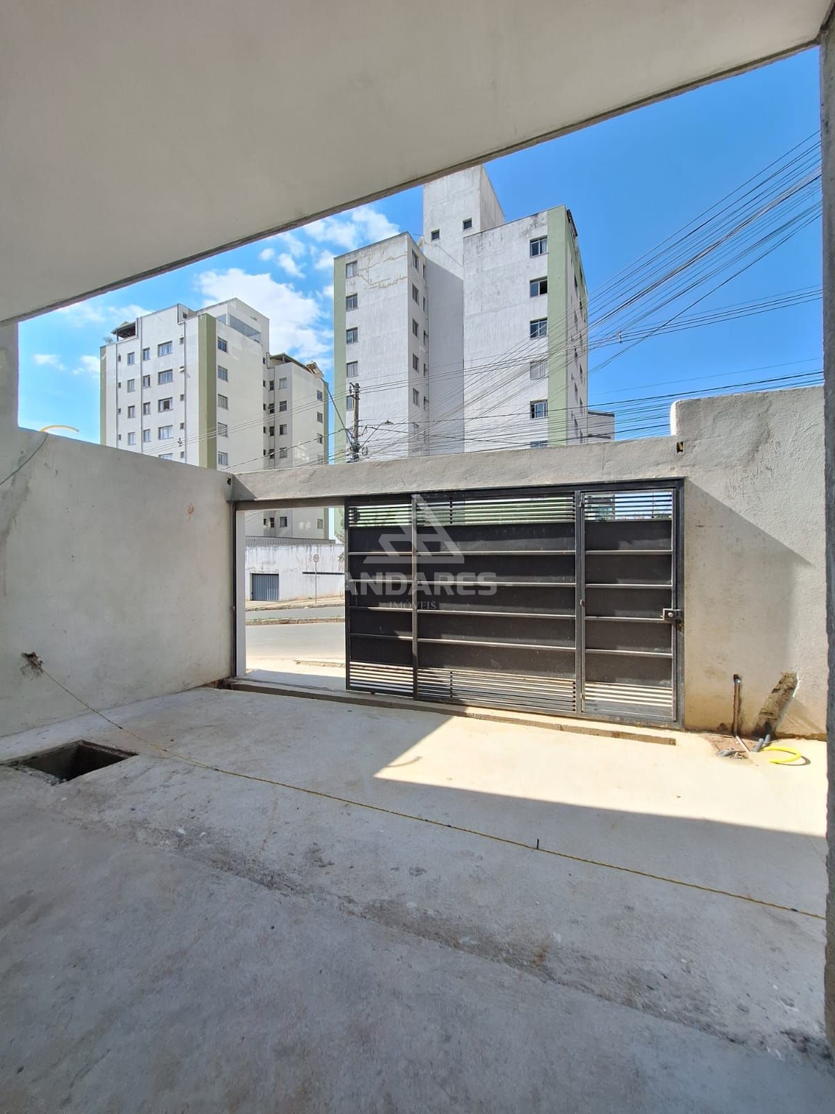 Casa à venda com 2 quartos, 120m² - Foto 2