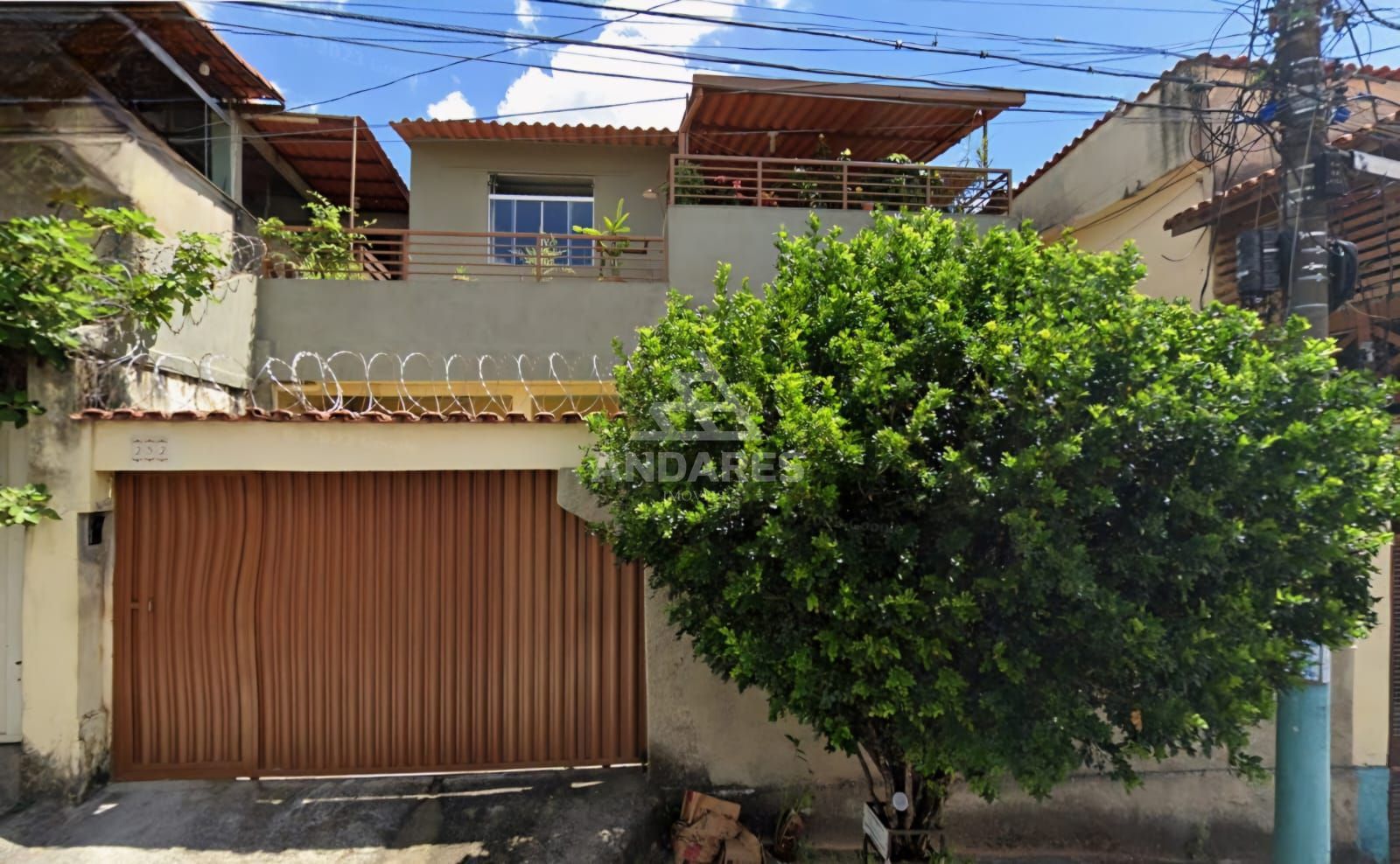 Casa à venda com 3 quartos, 220m² - Foto 1