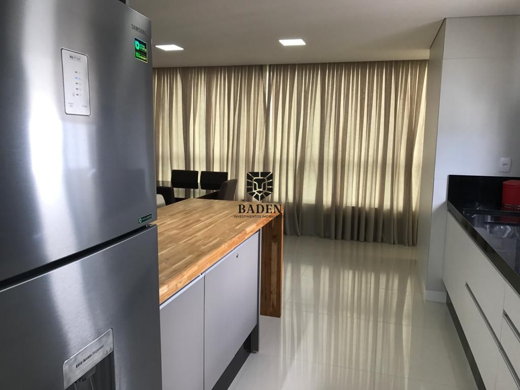 Apartamento à venda com 3 quartos, 121m² - Foto 4