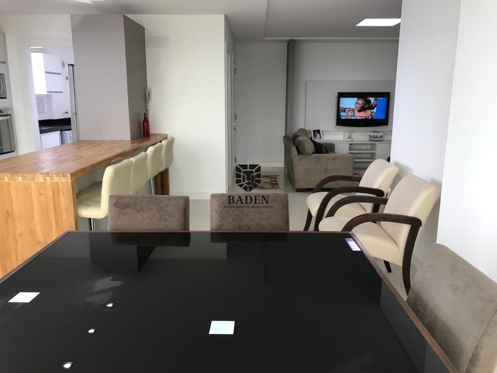 Apartamento à venda com 3 quartos, 121m² - Foto 2