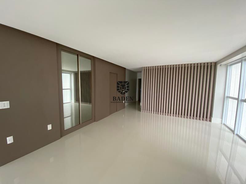 Apartamento à venda com 4 quartos, 237m² - Foto 15