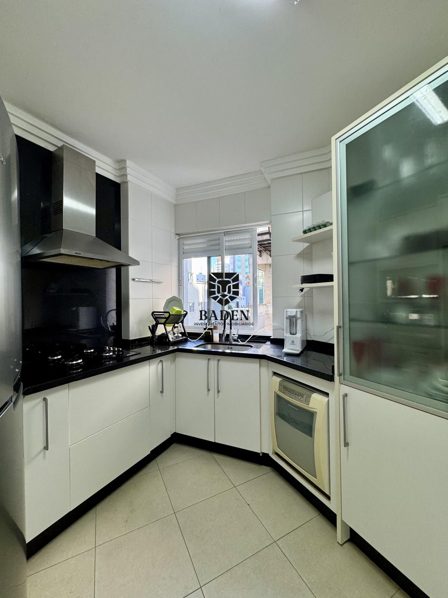 Apartamento para alugar com 3 quartos, 140m² - Foto 17