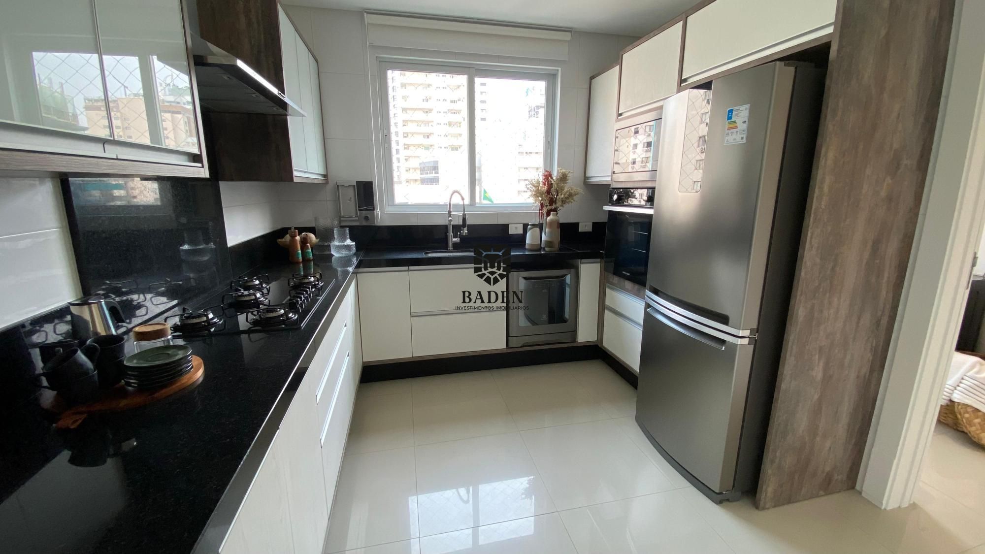 Apartamento à venda com 3 quartos, 138m² - Foto 4