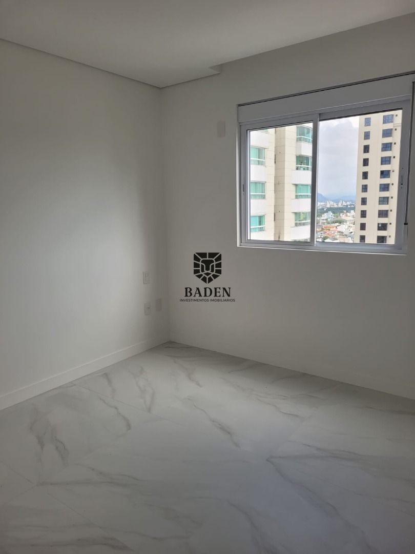 Apartamento à venda com 3 quartos, 121m² - Foto 27