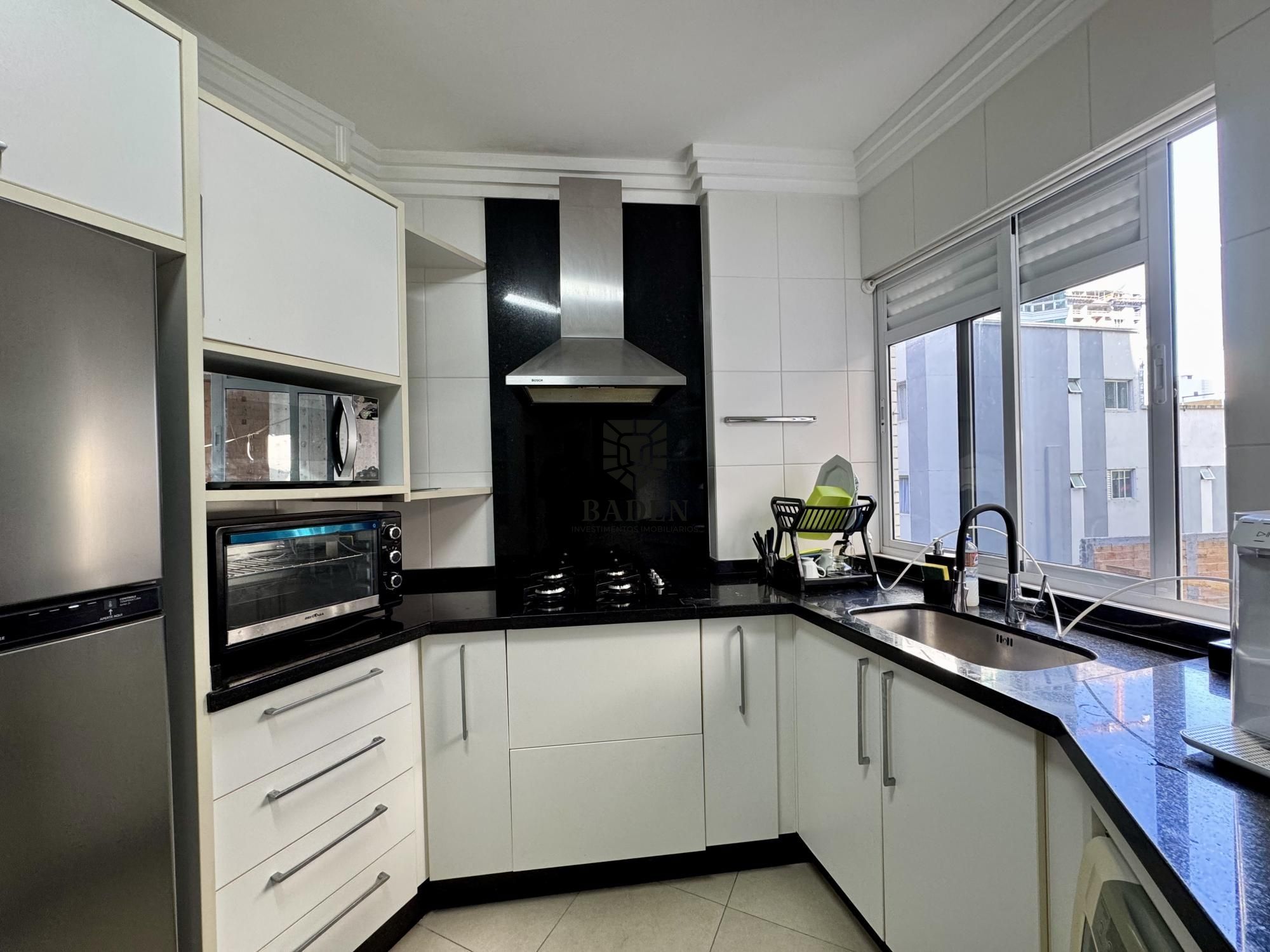 Apartamento para alugar com 3 quartos, 140m² - Foto 10