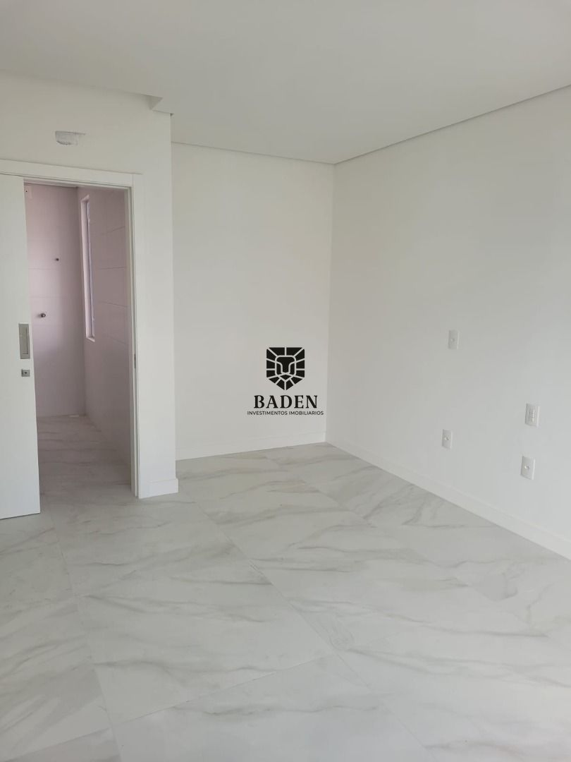 Apartamento à venda com 3 quartos, 121m² - Foto 23