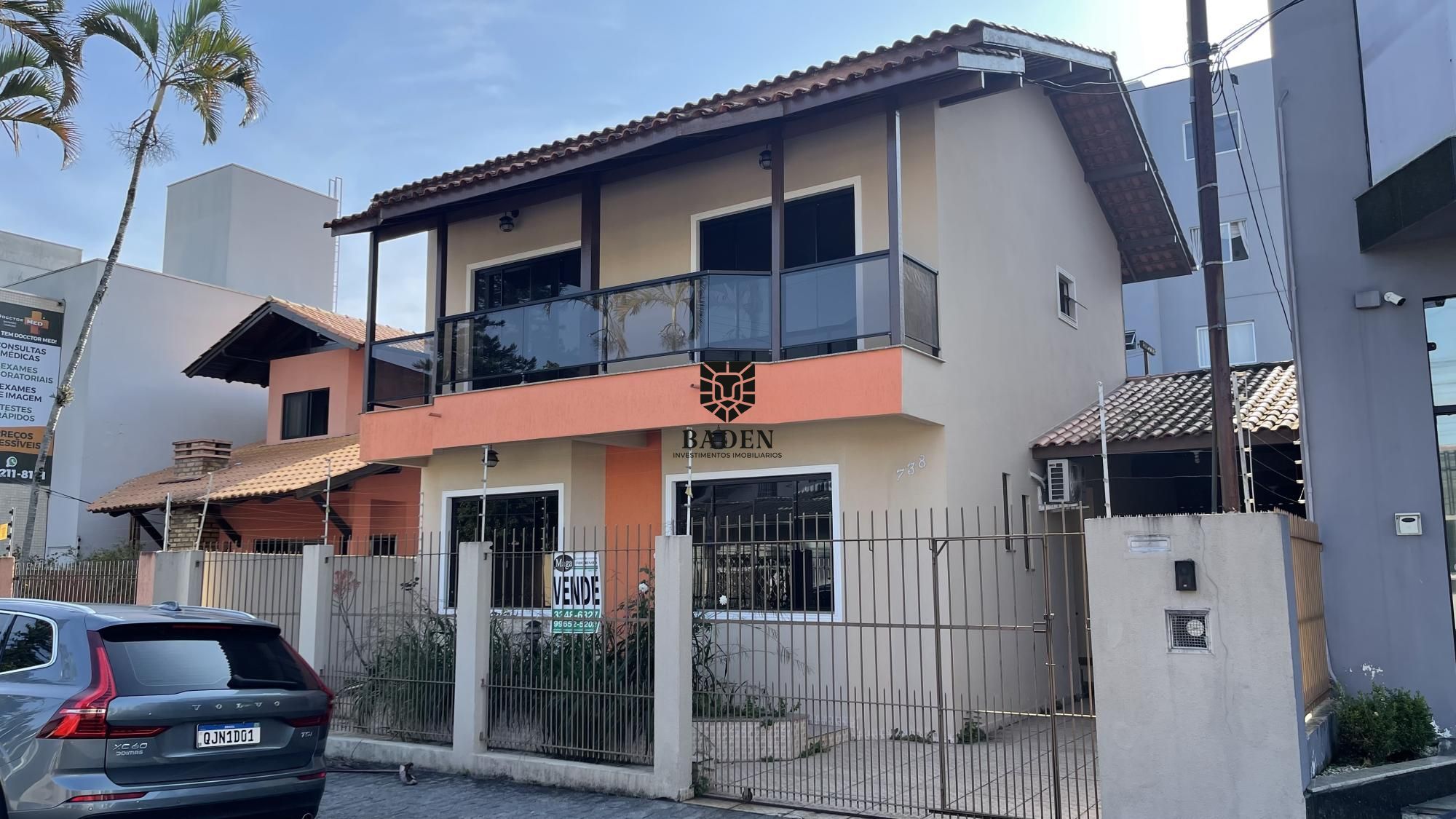 Casa à venda com 3 quartos, 136m² - Foto 1