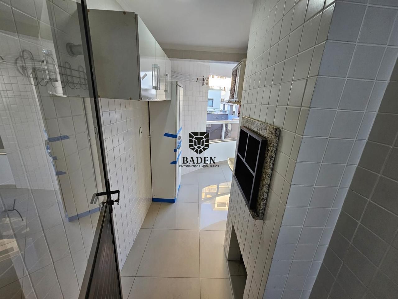 Apartamento à venda com 3 quartos, 99m² - Foto 2