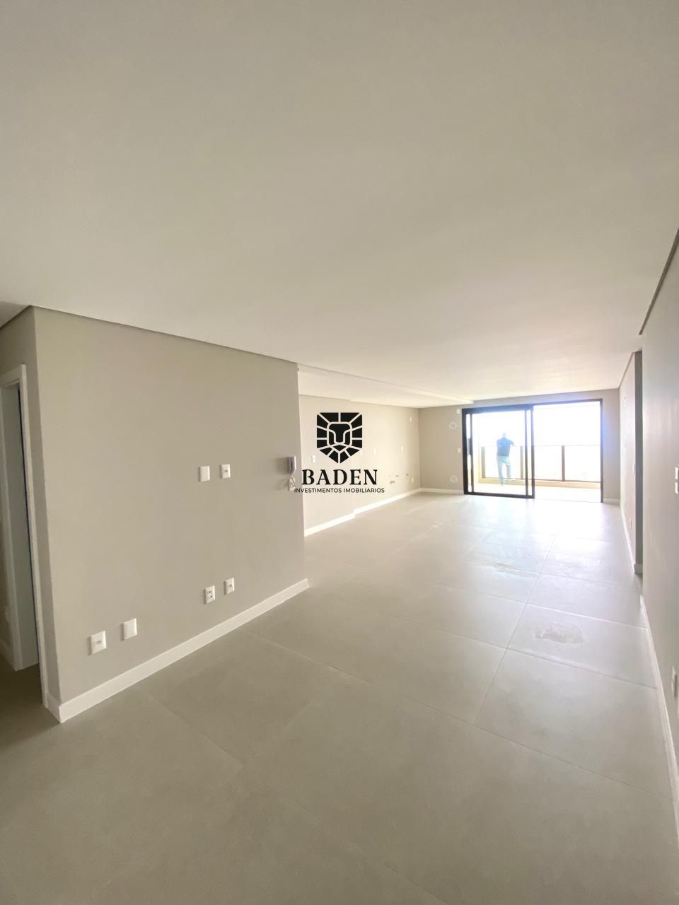 Apartamento à venda com 3 quartos, 120m² - Foto 1