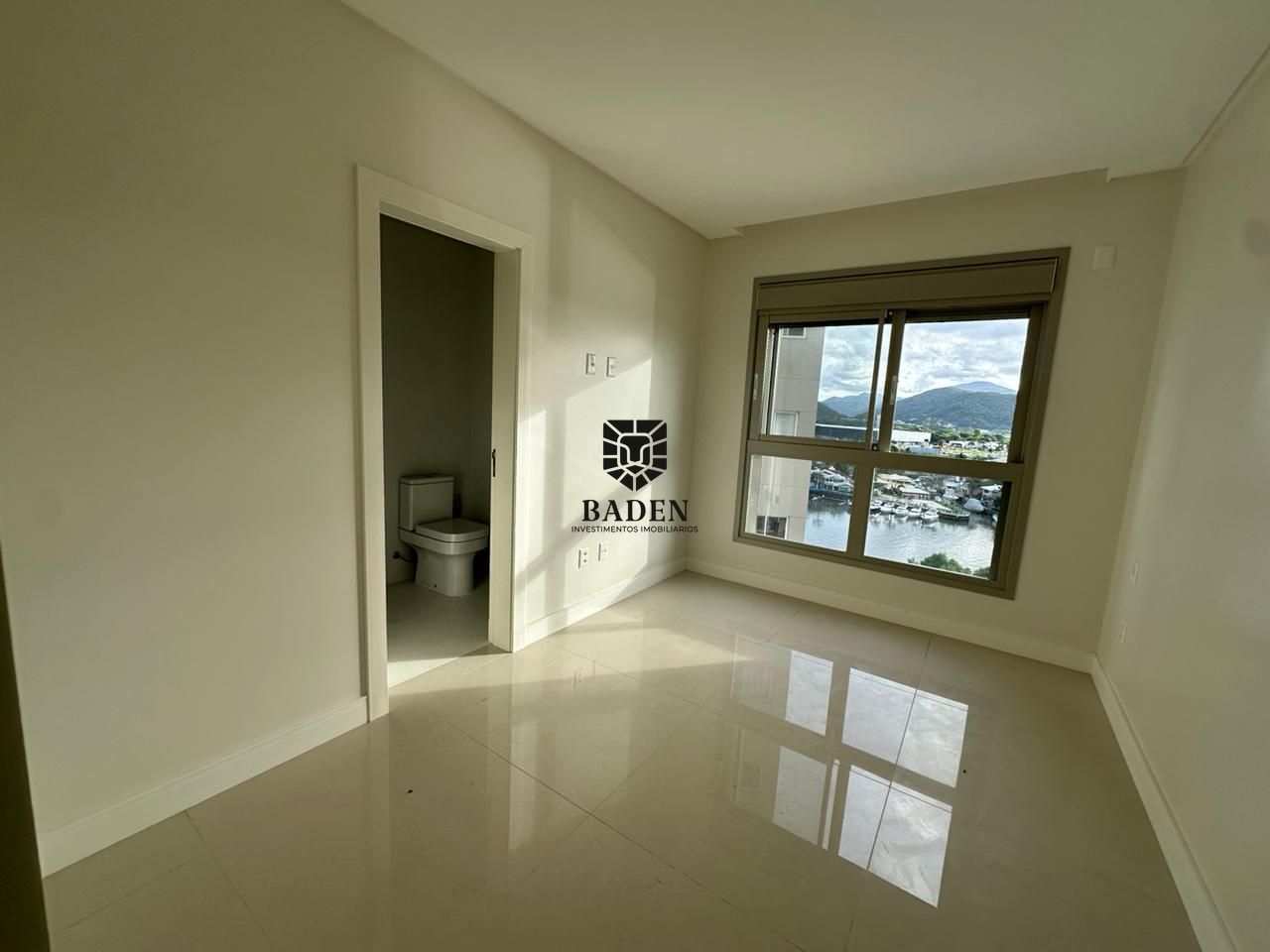 Apartamento à venda com 4 quartos, 160m² - Foto 4