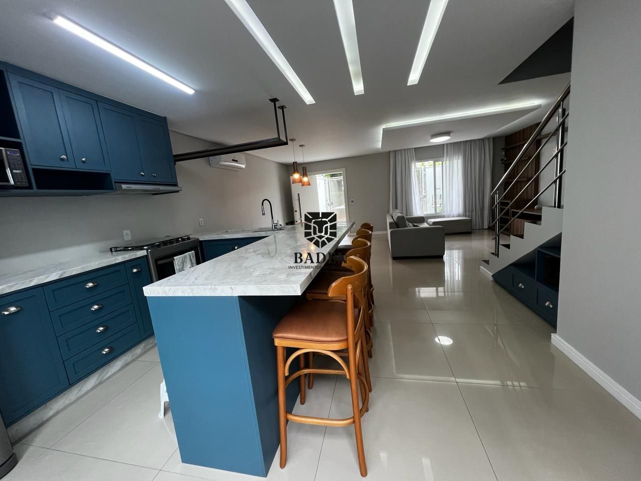 Casa à venda com 3 quartos, 215m² - Foto 4