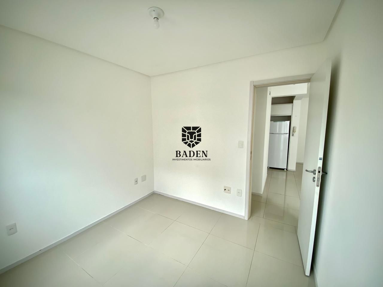 Apartamento à venda com 2 quartos, 63m² - Foto 4