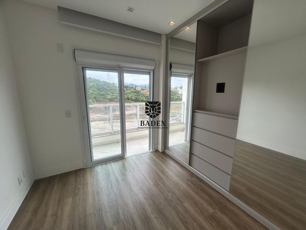 Apartamento para alugar com 3 quartos, 126m² - Foto 2