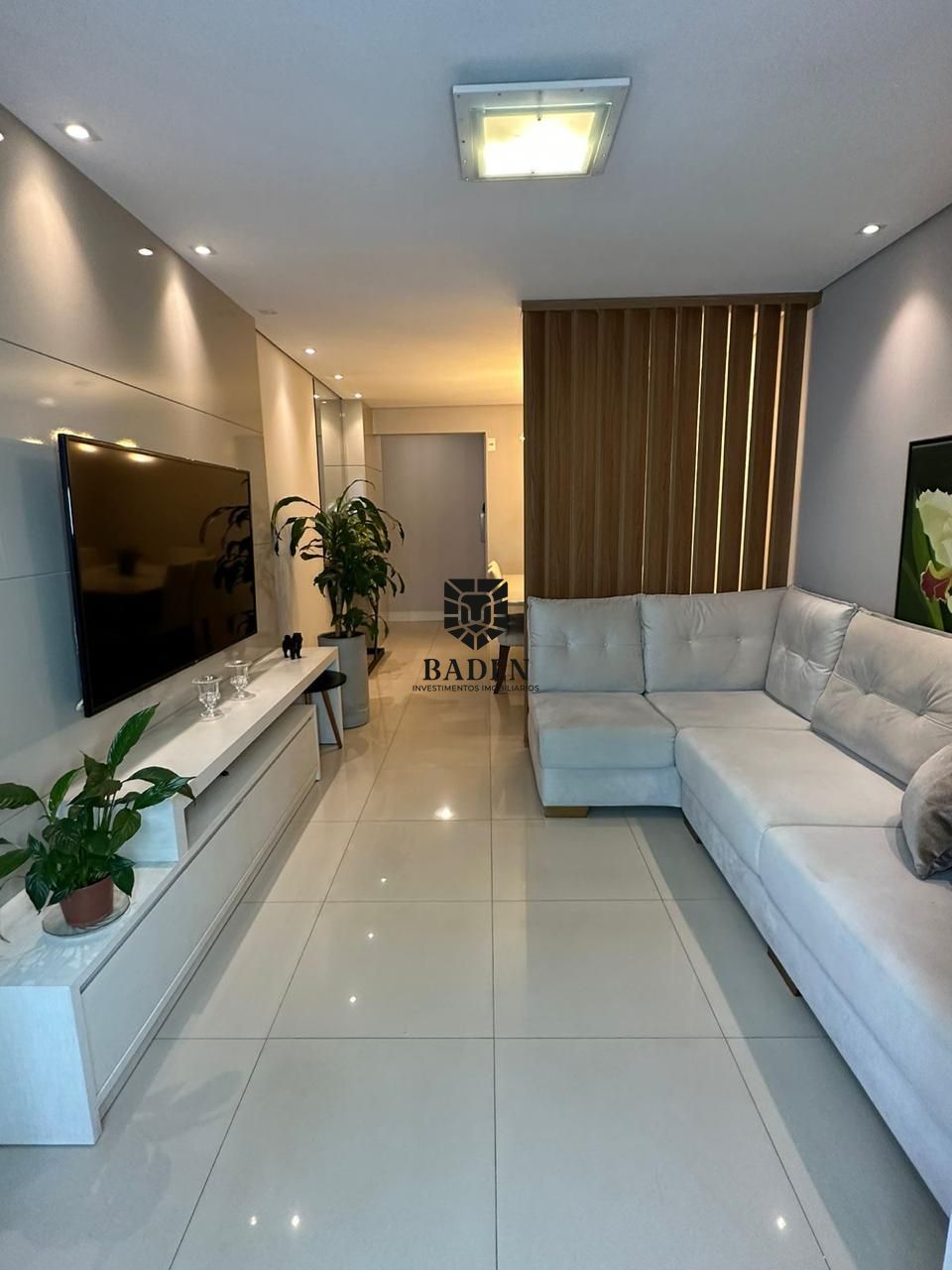 Apartamento à venda com 3 quartos, 121m² - Foto 2