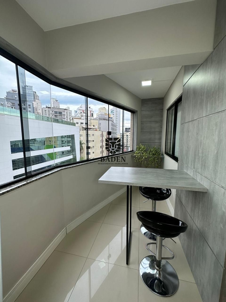 Apartamento à venda com 3 quartos, 121m² - Foto 4