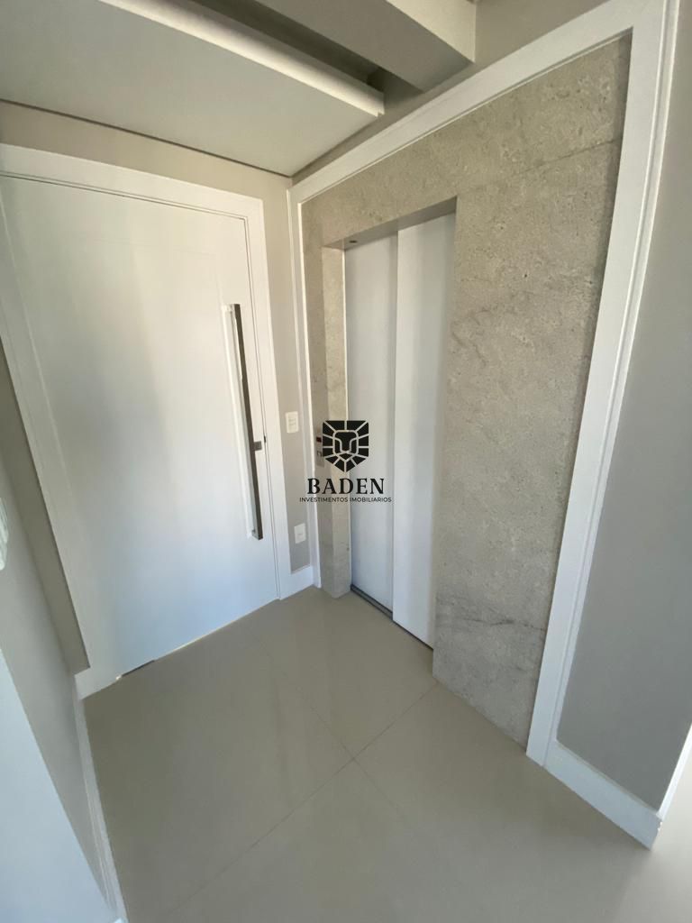 Apartamento à venda com 3 quartos, 136m² - Foto 4