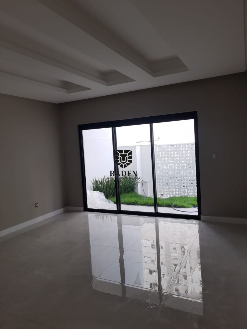 Sobrado à venda com 3 quartos, 220m² - Foto 3