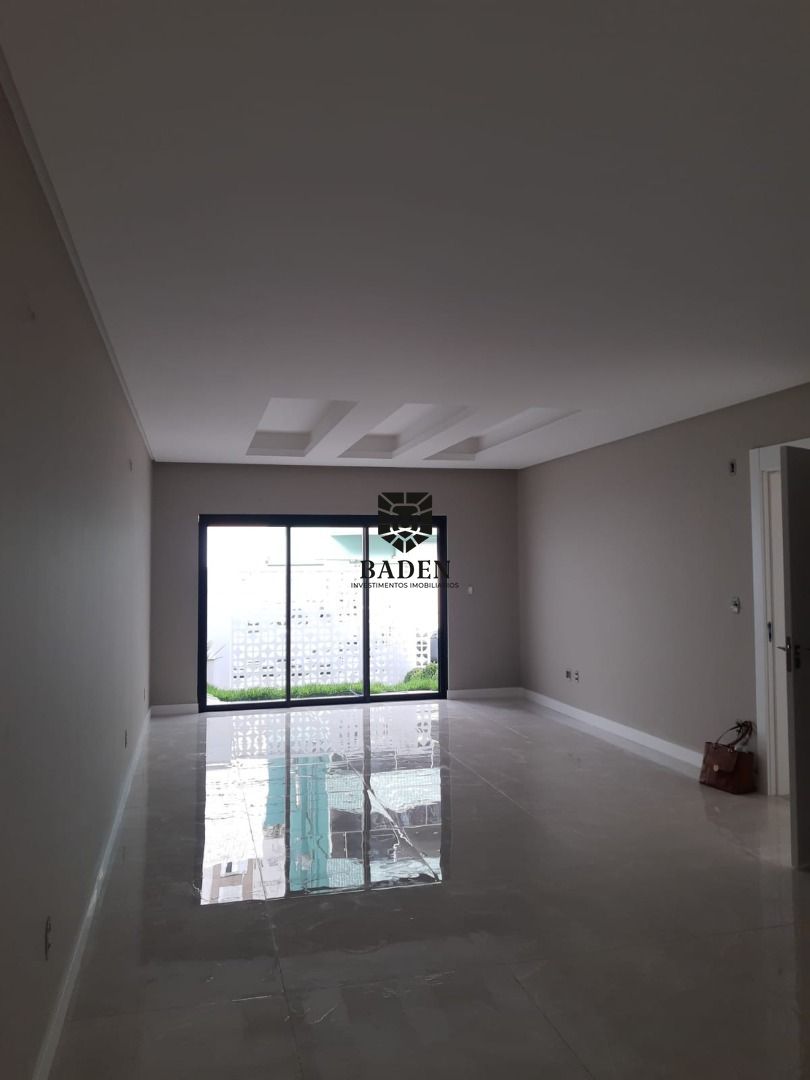 Sobrado à venda com 3 quartos, 220m² - Foto 2