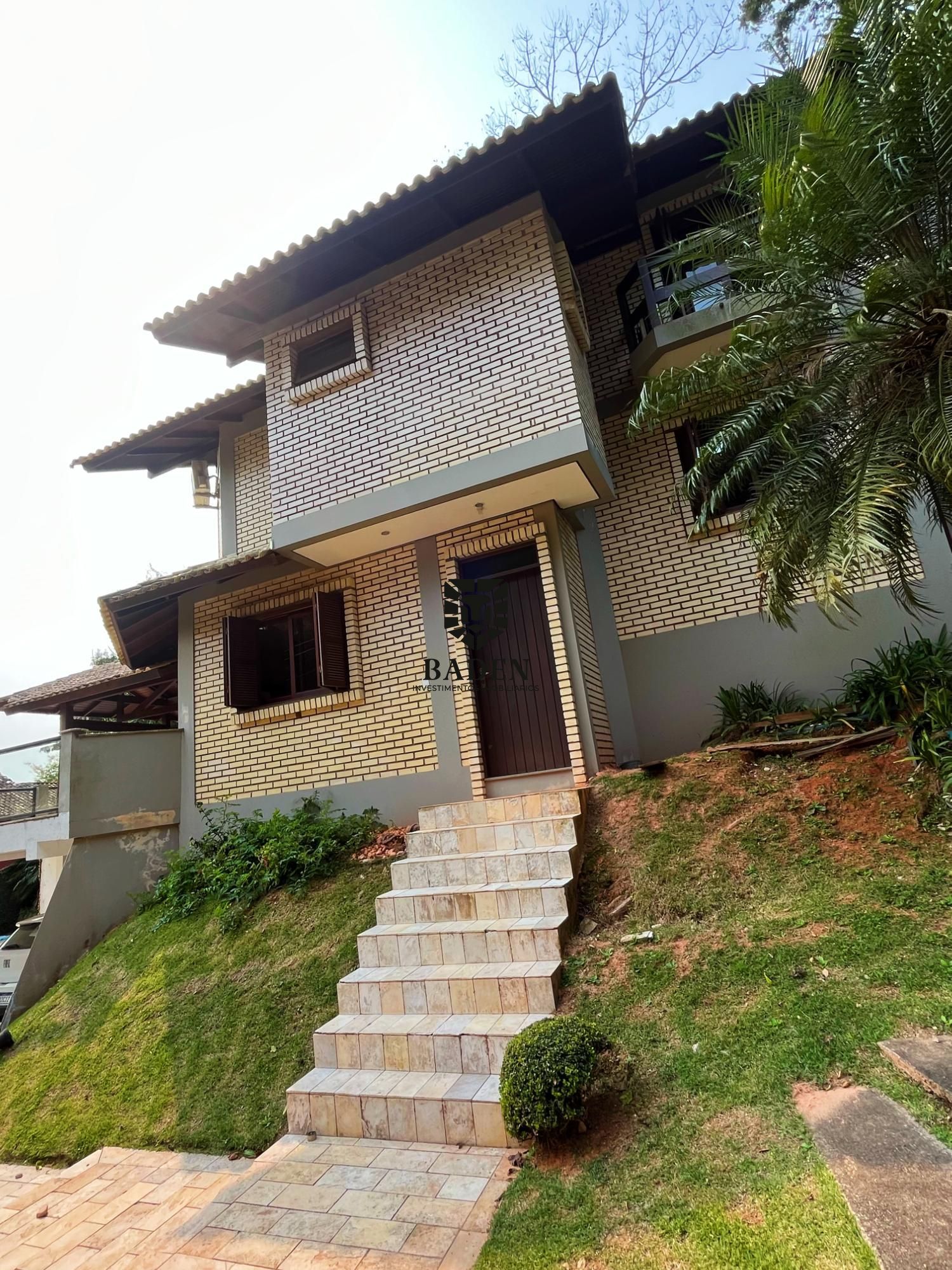 Casa à venda com 4 quartos, 220m² - Foto 1