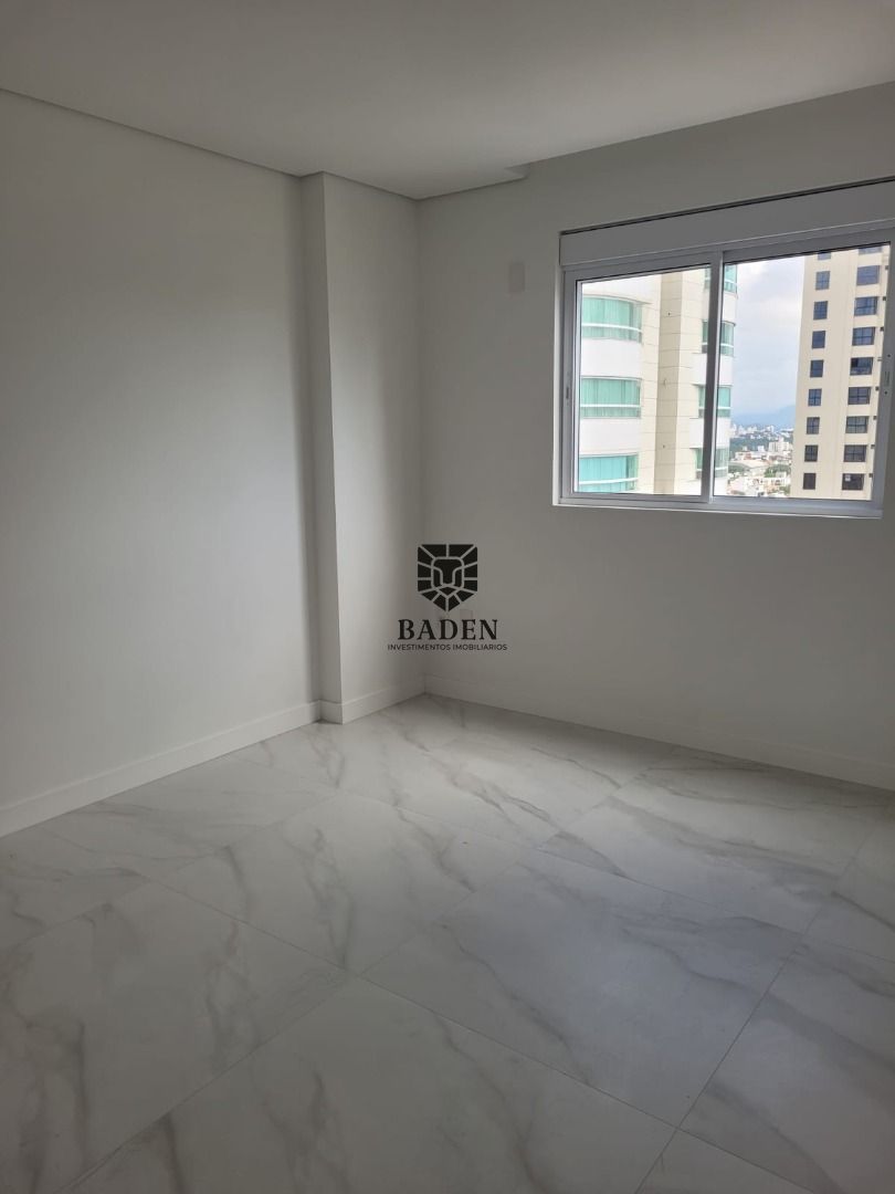 Apartamento à venda com 3 quartos, 121m² - Foto 22