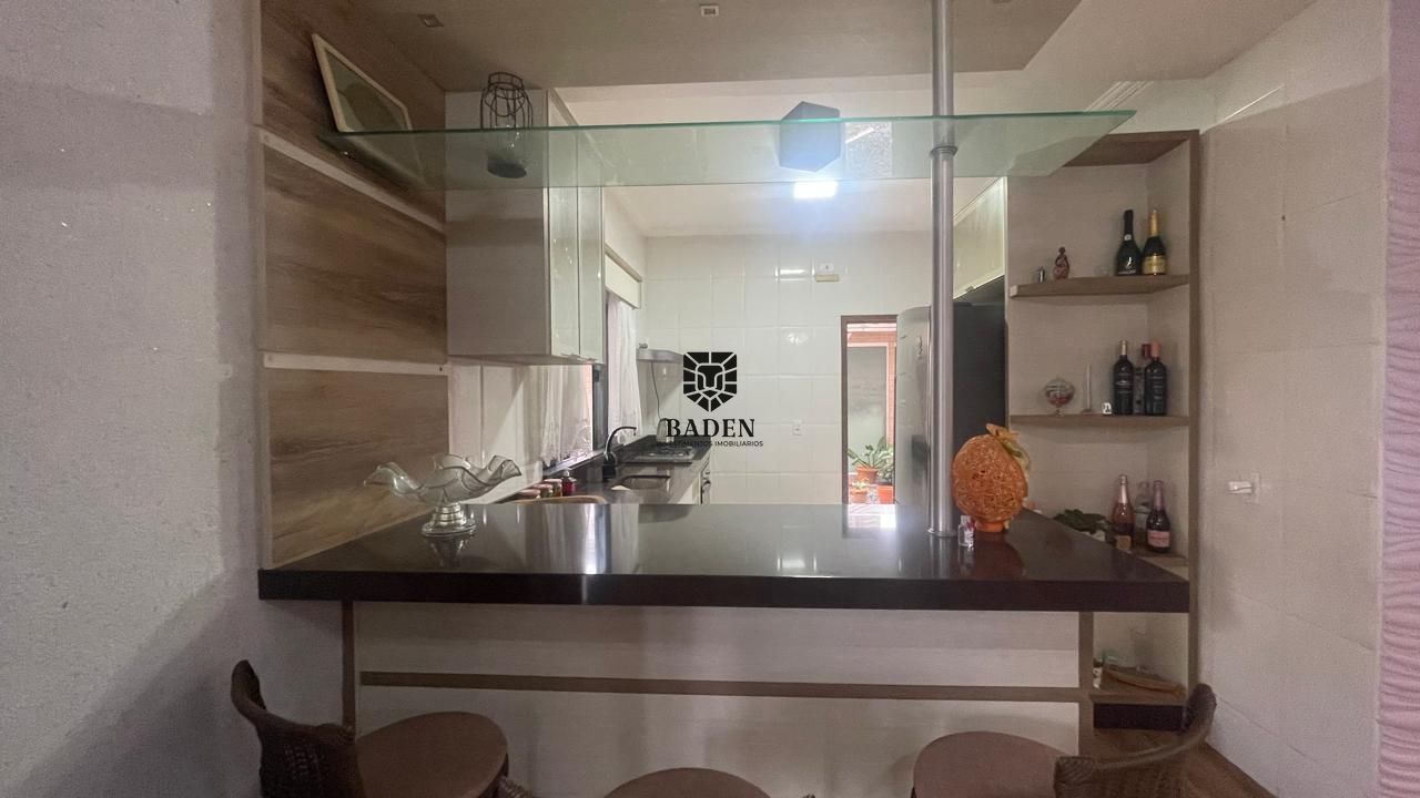 Casa para alugar com 4 quartos, 288m² - Foto 12