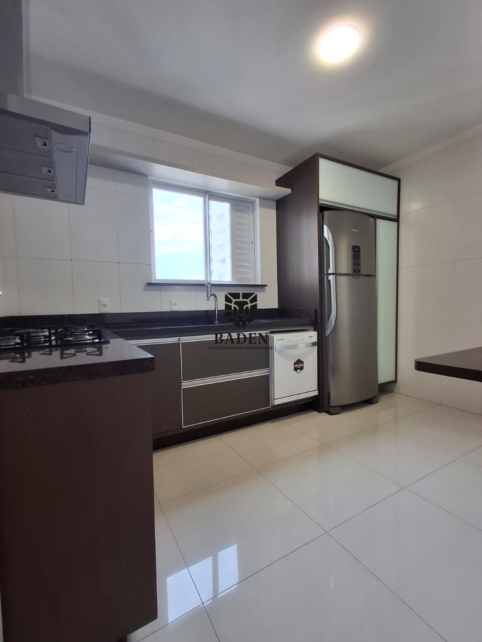 Apartamento à venda com 3 quartos, 143m² - Foto 4