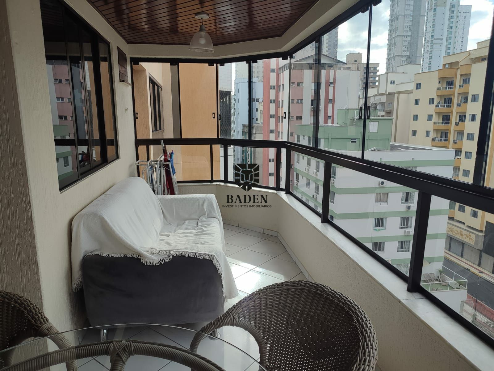 Apartamento à venda com 2 quartos, 90m² - Foto 2