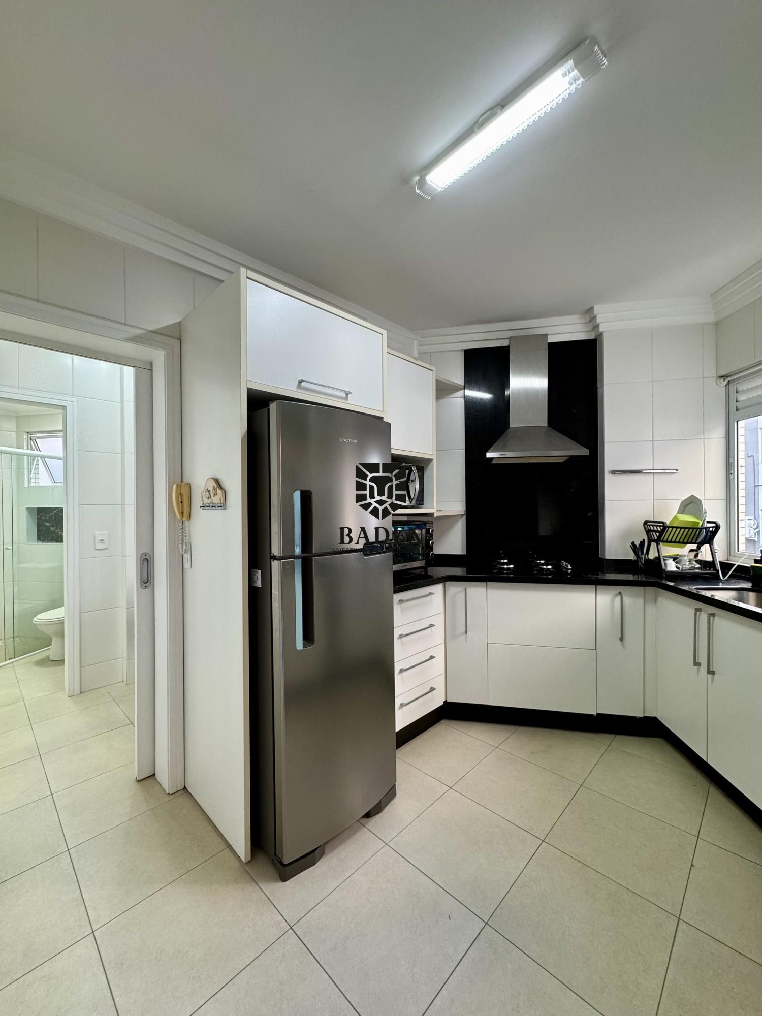 Apartamento para alugar com 3 quartos, 140m² - Foto 16